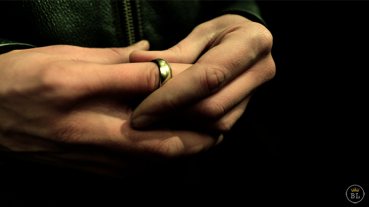 Ringfärbung - Ash and Ember (Gold Curved / 2 Rings) von Zach Heath  / Ringgröße 21
